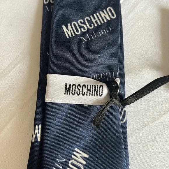 $125 Moschino Navy Moschino Milano Print Silk Tie NWT - Picture 6 of 7